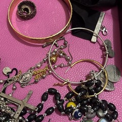 Vintage/Costume Jewelry Lot bracelets chains /Costume Pieces! Nice Stuff!