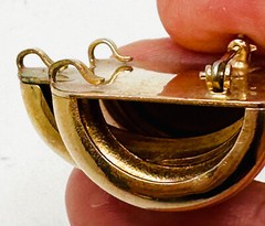 RARE Vintage BROOKRAFT 1940’s Gold Tone Puffy Brooch Pin for Dangles READ