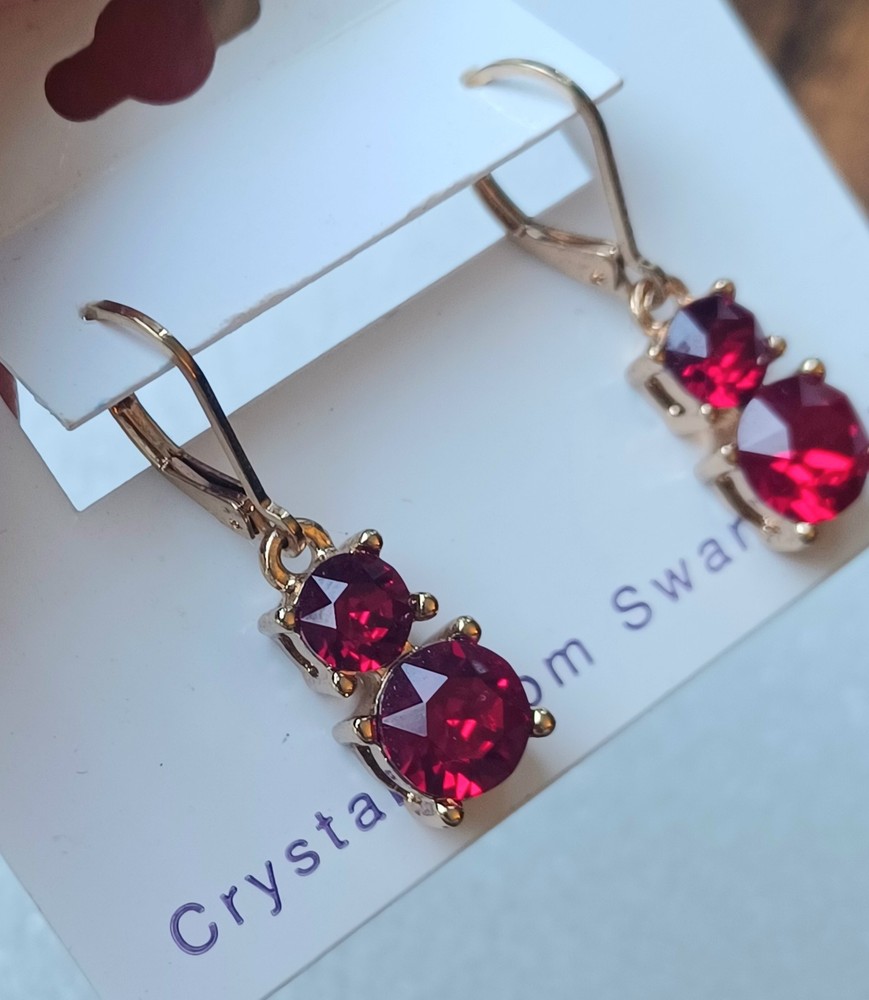 Vintage Gloria Vanderbilt Red Swarovski Crystal Leverback Earrings