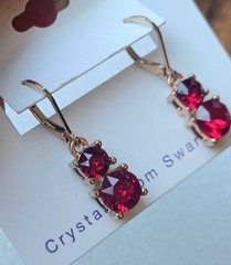 Vintage Gloria Vanderbilt Red Swarovski Crystal Leverback Earrings