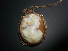 Antique VICTORIAN CAMEO Brooch Pendant Shell 14k Gold BEAUTIFUL!