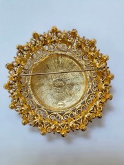 JOAN RIVERS Huge Gold Tone Cameo Pin Brooch with Matching clip-on earrings Rare!