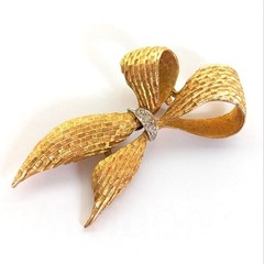 Vintage Estate Gerry’s Collectible Rich Textured Gold Tone Rhinestone Bow Brooch