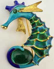 LIND GAL RARE GOLDTONE ENAMELED BLUE SEAHORSE RHINESTONE JELLY BROOCH K63C