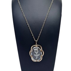 Vtg Lot Of 2 Pendant Necklaces Lucite Intaglio Tulip And Lady Remington Locket