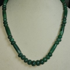 Green Jade Beaded Necklace Vintage Barrel Round Beads Gold Tone Clasp 17 Inches