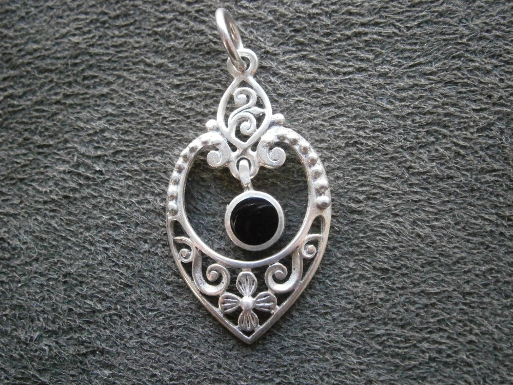 Black Onyx Ornate Openwork Vintage Sterling Silver Pendant 2.5g