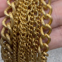 Vintage Bracelet Gold Tone Multi Chain Textured Disc Box Closure Size 7.5 Classy