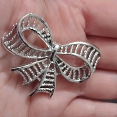 Gerry’s silver tone bow brooch