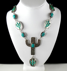 Vintage Southwestern Style Necklace Silver Tone Turquoise Color Cabochons Cactus