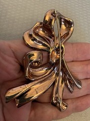 Retro Crown Trifari Bow Brooch Multi Tone Gold Pave Rhinestone 3D Double Ribbon