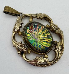 Vintage Gold Tone Oval Watermelon Rivoli Pendant Unmarked