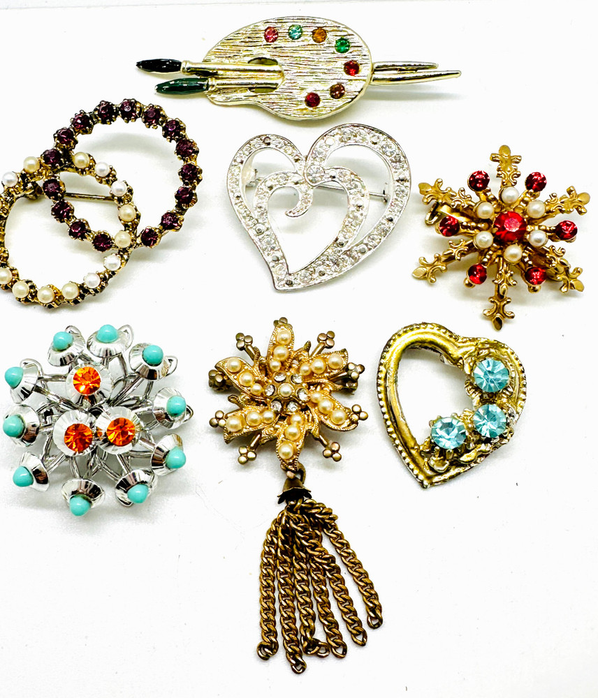 Exceptional Vtg Lot 7 Rhinestone Faux Pearl Brooches, Liz Claiborne Heart Etc.