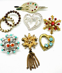 Exceptional Vtg Lot 7 Rhinestone Faux Pearl Brooches, Liz Claiborne Heart Etc.
