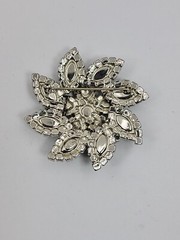 Vintage Weiss Smoky Gray Clear Crystal Rhinestone Flower Wreath Brooch Pin