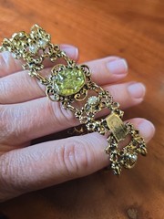 Vintage MCM Gold Tone Lime Green Glass Nugget Panel Link 7″ Bracelet Faux Pearl
