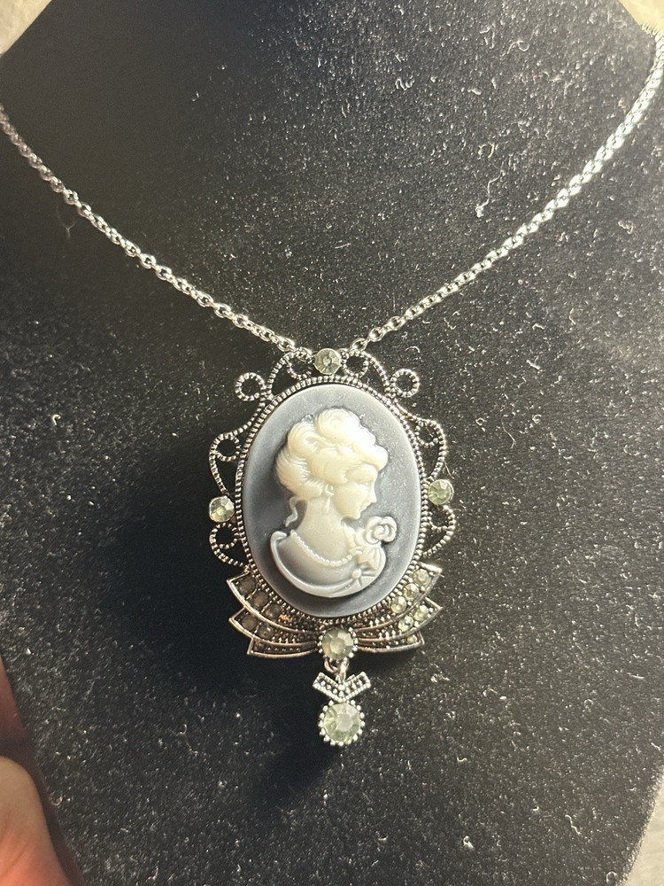 Victorian-Style Silver-Tone Lady Cameo Pendant Necklace