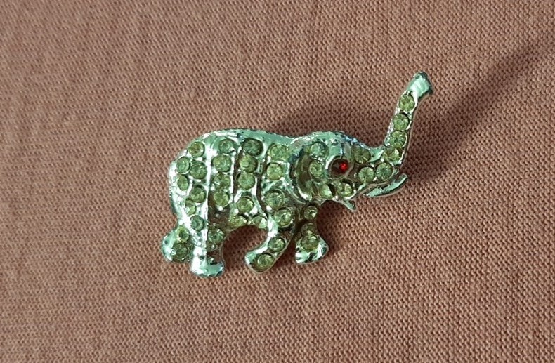 Cute Vintage Elephant pin with stones gold and silver