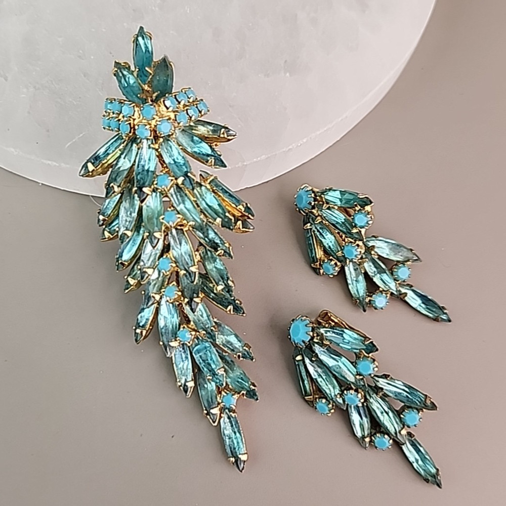 Vintage Rhinestone Brooch Clip Earrings Set Blue Waterfall Articulated Designer