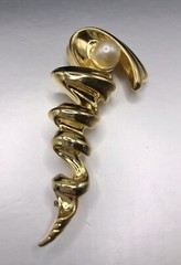 Tona Shell Brooch, Gold Tone, 2 3/4”, Signed W Pearl Looks Real Can’t Garant￼e