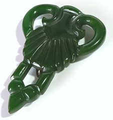 Vintage (Antique?) Carved Dark Green Bakelite Dress Fur Clip 2.5″