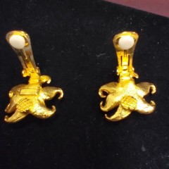 Vintage NATORI Gold Tone Faux Pearl 18 inch Flower Necklace and Earring Set