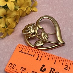 Vintage RDC Brushed Glossy Gold Tone Rose Heart 1 3/4” Brooch Pin 4859
