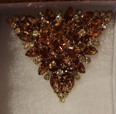 Vintage Juliana D&E Large Rhinestone Brooch Beautiful Goldtone 3″×3″