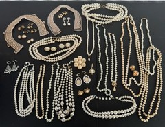 Huge-estate-jewelry-Lot-Faux Pearl- Costume Jewelry Lot B 32 Pieces