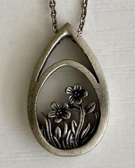Vintage MEDICI Signed Flower Teardrop Pendant Chain 18in Necklace Lovely Ladies