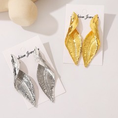 Vintage Irregular Leaf Earrings Women Light Luxury Small Batch Studs 1Pc