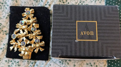 vintage Avon Christmas Tree Gold Tone Pin Brooch with Rhinestones & Box