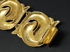 Vintage MMA Metropolitan Museum of Art Wide Ornate Gold tone link Bracele 7″