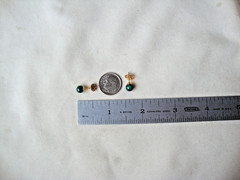 VTG 1970s HANDMADE 6MM MALACHITE BEAD/BALL YELLOW GOLD PLATED STUD EARRINGS