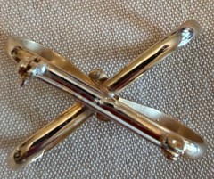 Vintage Mid Century Modern Gold Tone Abstract Bow Knot Brooch Pin 1960s 1.5″