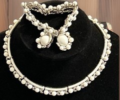 VTG 3 Piece Crown Trifari Milk Glass Necklace Bracelet Clip Earrings Beautiful