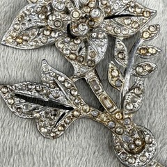 Vintage Pot Metal Brooch Silver Tone Rhinestone Flower READ