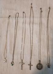 Antique & Vintage 50+ Lot Of Necklaces & Varies Designs & Quality.