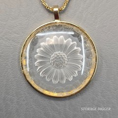 Vintage Etched Glass Flower Gold Tone Metal Round Base Pendant Necklace 25″ Long