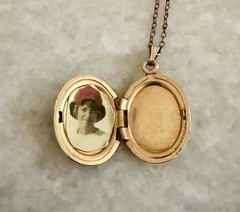 Vintage Roman Gold Filled Signed Photo Locket Pendant Necklace Chain EBF 18”
