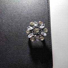 1 PIECE-VINTAGE SILVER TONE STRETCH ACRYLIC RHINESTONE COCKTAIL RING