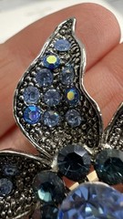 MODERN BROOCH PIN BLUE RHINESTONE DARK SILVER TONE COSTUME JEWELRY WOW 💙
