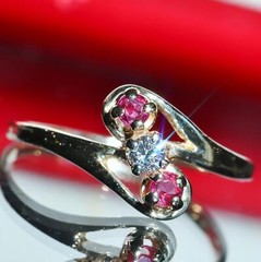 14k yellow gold 3-stone sz 6.25 ring 0.15ct natural diamond, treated ruby 1.3g