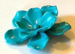 Cute Vintage Unmarked Blue Plastic Flower Pin 3.5″ in Diameter