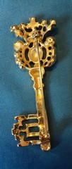 GOLD TONE/RHINESTONE 2.5 IN KEY TO CROWN BROOCH PIN