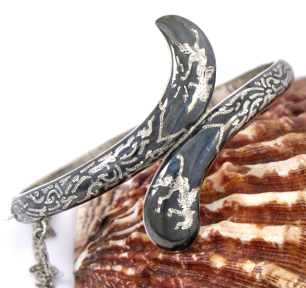 Vintage Siam Sterling Silver 925 Niello Goddess Hinged Bangle Bracelet