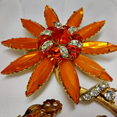 Vintage Selro Selini? Lucite & Rhinestone Gold Tone Floral Set Brooch & Earrings