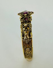 Vintage Avon 1974 Queensbury Victorian Style Purple Rhinestone Hinged Bracelet