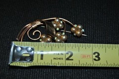 Bouquet of Faux Pearl Flower Brooch Pin in Gold Tone Vintage 2 3/4″ by 1 1/2″