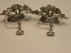 VINTAGE SCREW BACK EARRINGS~SILVER TONE FLORAL~ICE BLUE PRONG SET STONES~1″